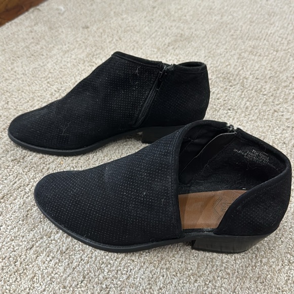 Cute black booties with cut outs on side - Picture 2 of 7